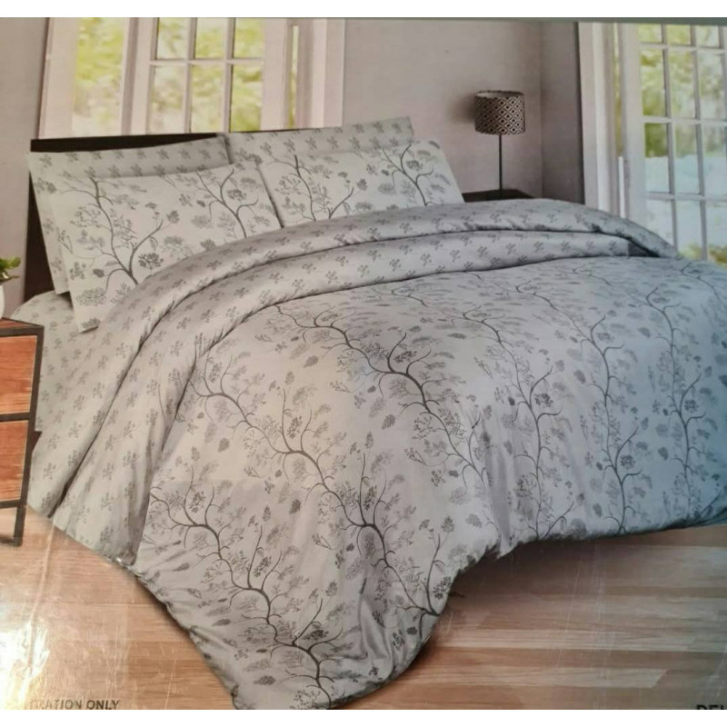 Bedding double with fitted sheet