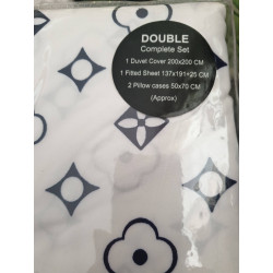 Bedding double with fitted sheet