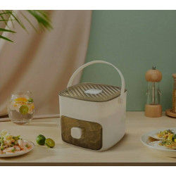 Portable ice cube maker