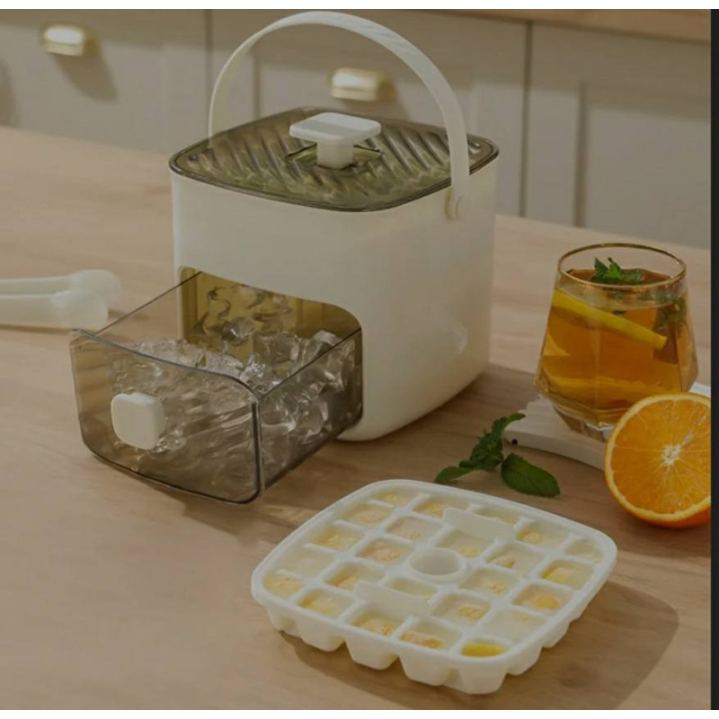 Portable ice cube maker